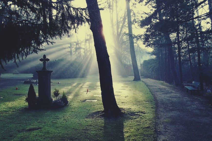 Friedhof in diffusem Licht - Copyright: Pixabay Joggie